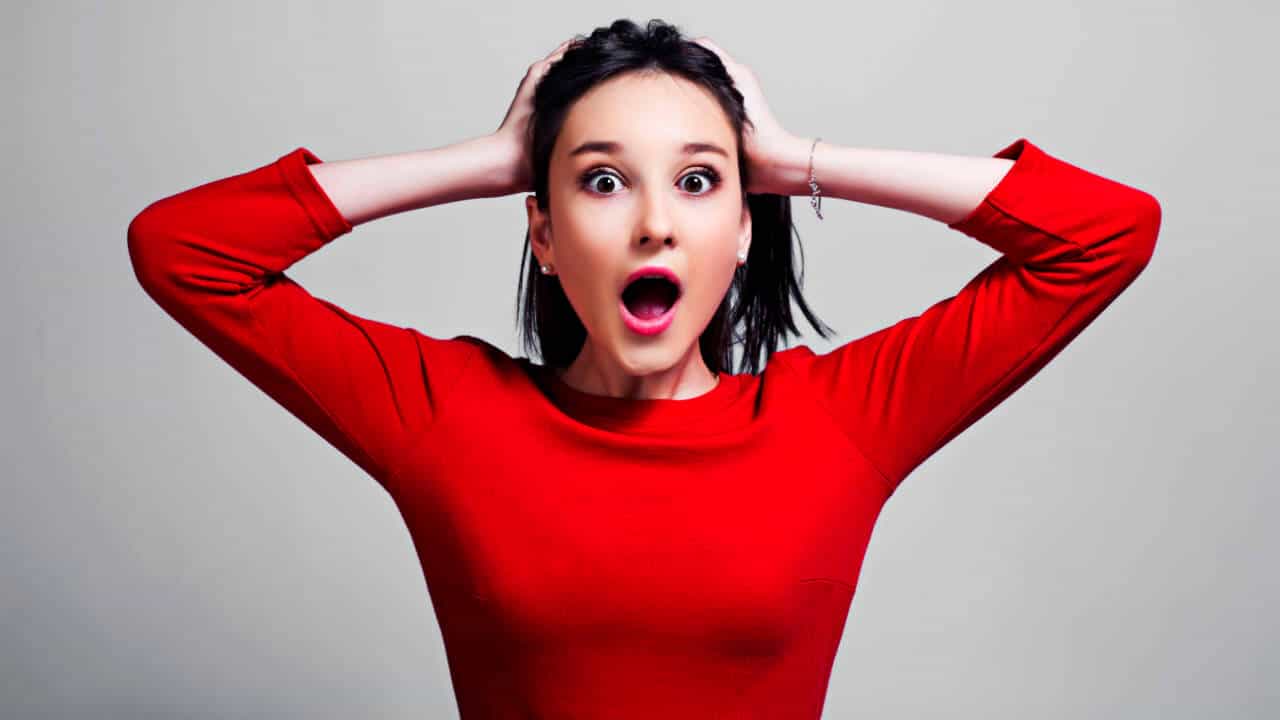 Mujer sorprendida