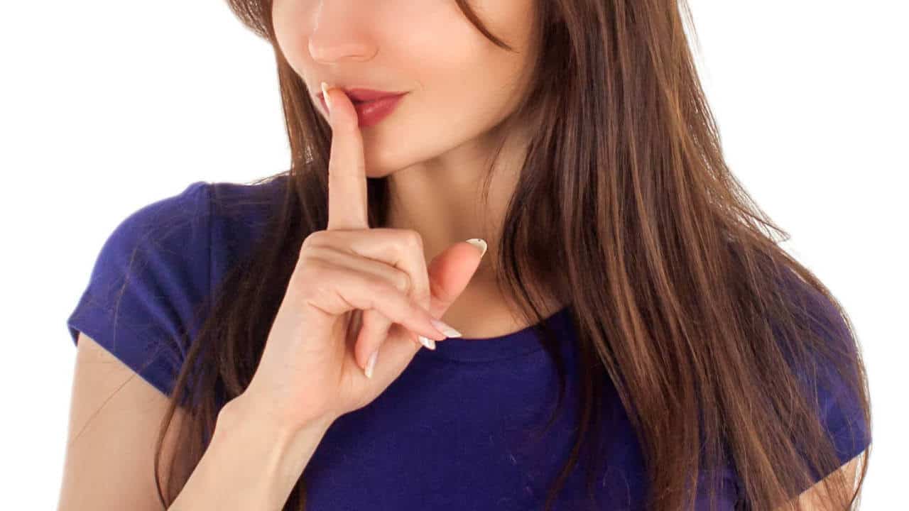 Mujer silencio callada