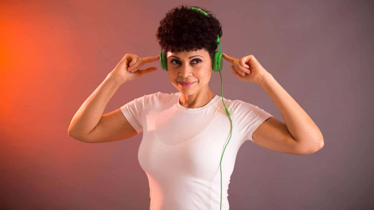 Elaine audífonos emocionales